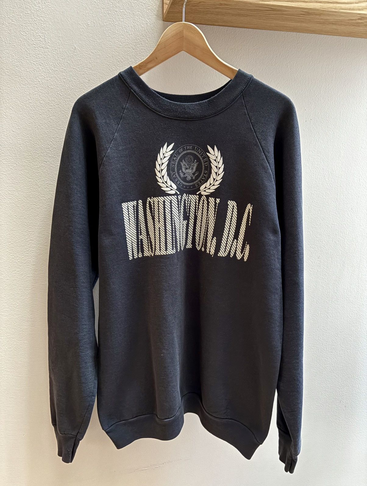 Fruit Of The Loom Washington DC VTG 80/90s black crest crewneck L/XL Size US XL / EU 56 / 4 - 1 Thumbnail