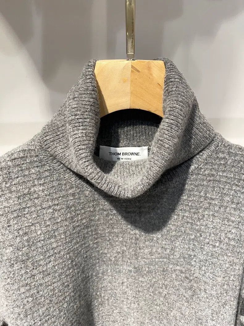 Thom Browne Thom Browne Cashmere Turtleneck Sweater Size XS / US 0-2 / IT 36-38 - 5 Thumbnail