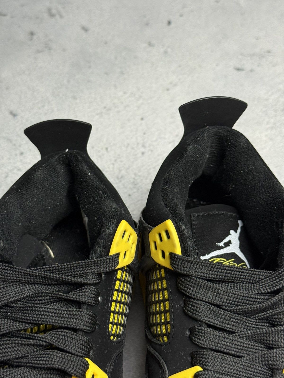 Jordan Brand Nike Air Jordan 4 Retro Thunder Black White Yellow 2023 5,5 Size US 7 / IT 37 - 14 Thumbnail