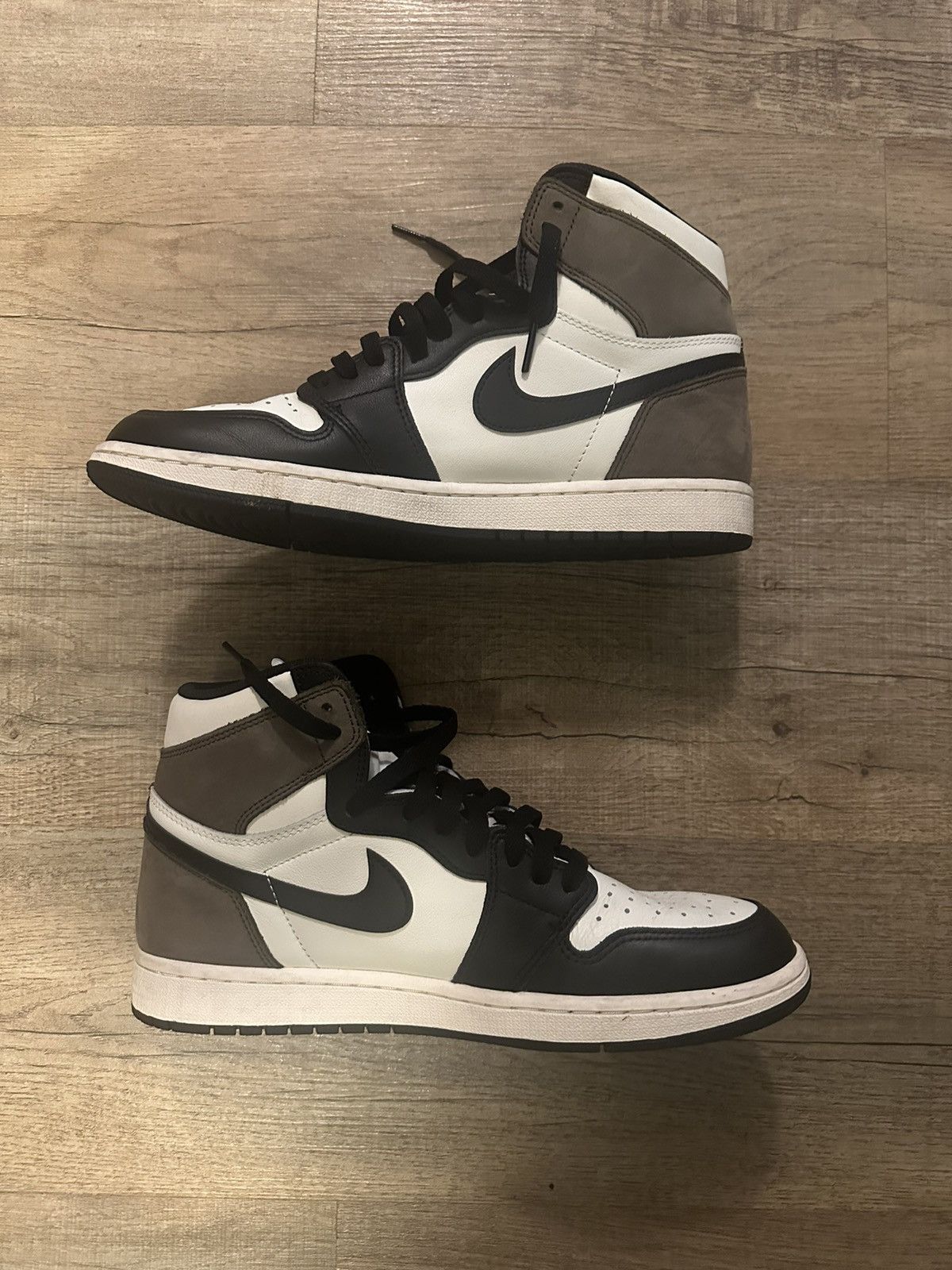 Jordan Brand Air Jordan 1 Retro High OG SIZE 11 Size US 11 / EU 44 - 2 Thumbnail