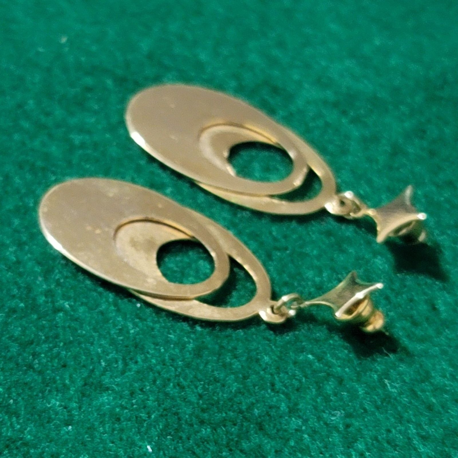 The Unbranded Brand Vtg Gold Tone Overlapping Oval Hoop Earrings Size ONE SIZE - 3 Thumbnail