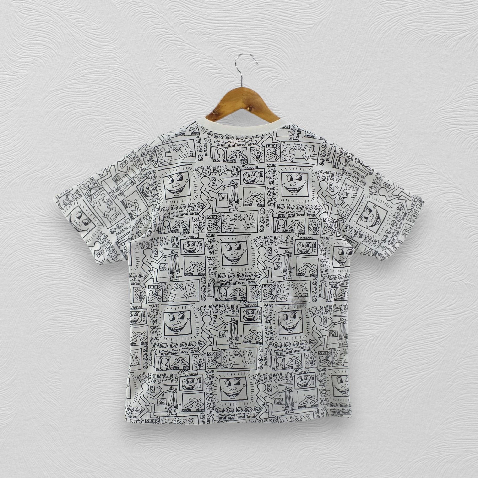 Japanese Brand Uniqlo x Keith Haring MoMA Special Edition Tshirt -F059 Size US L / EU 52-54 / 3 - 2 Thumbnail
