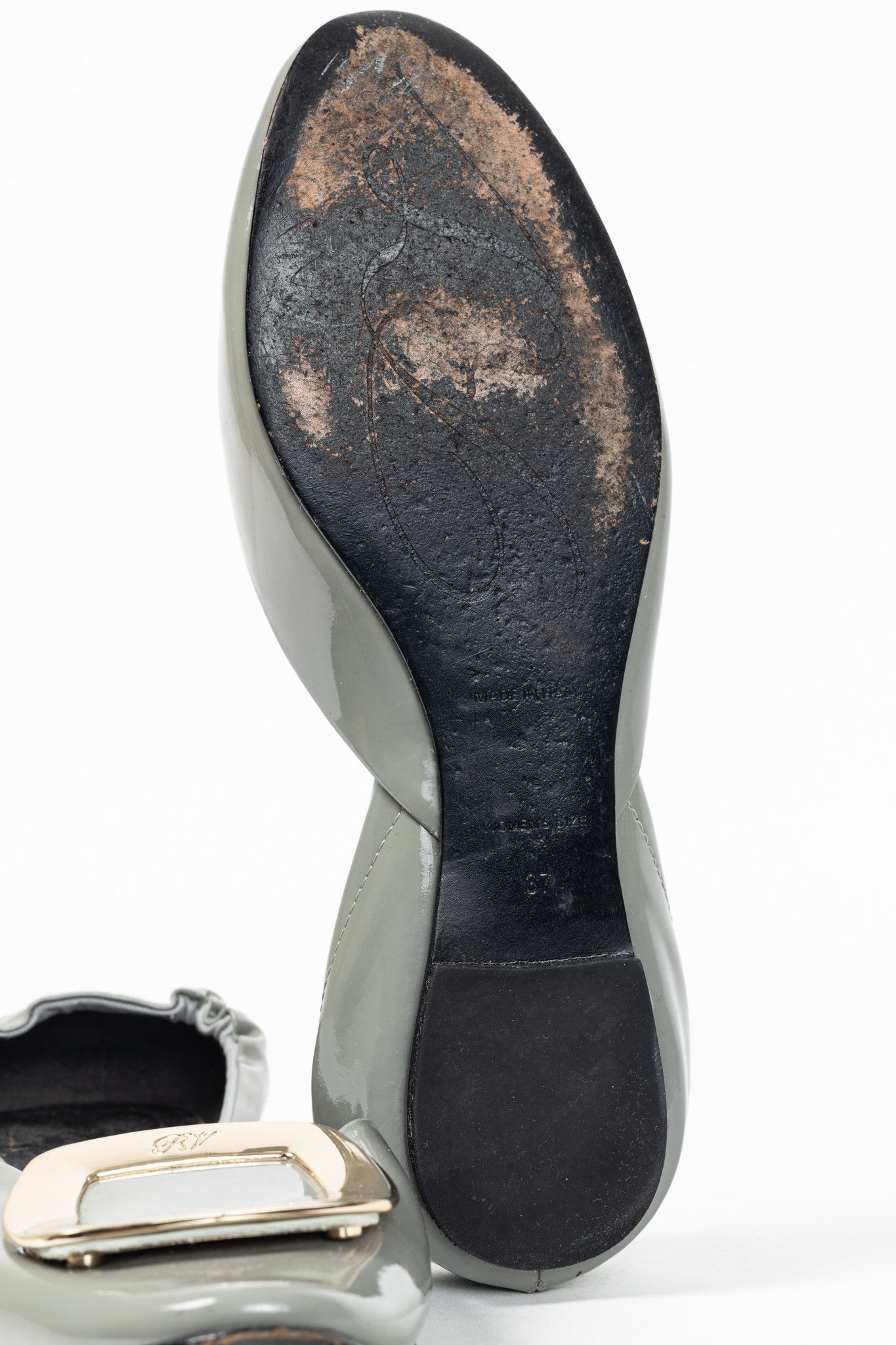 Roger Vivier Roger Vivier Chips Grey Patent Leather Buckle Scrunch Flats Size US 6.5 / IT 36.5 - 6 Thumbnail