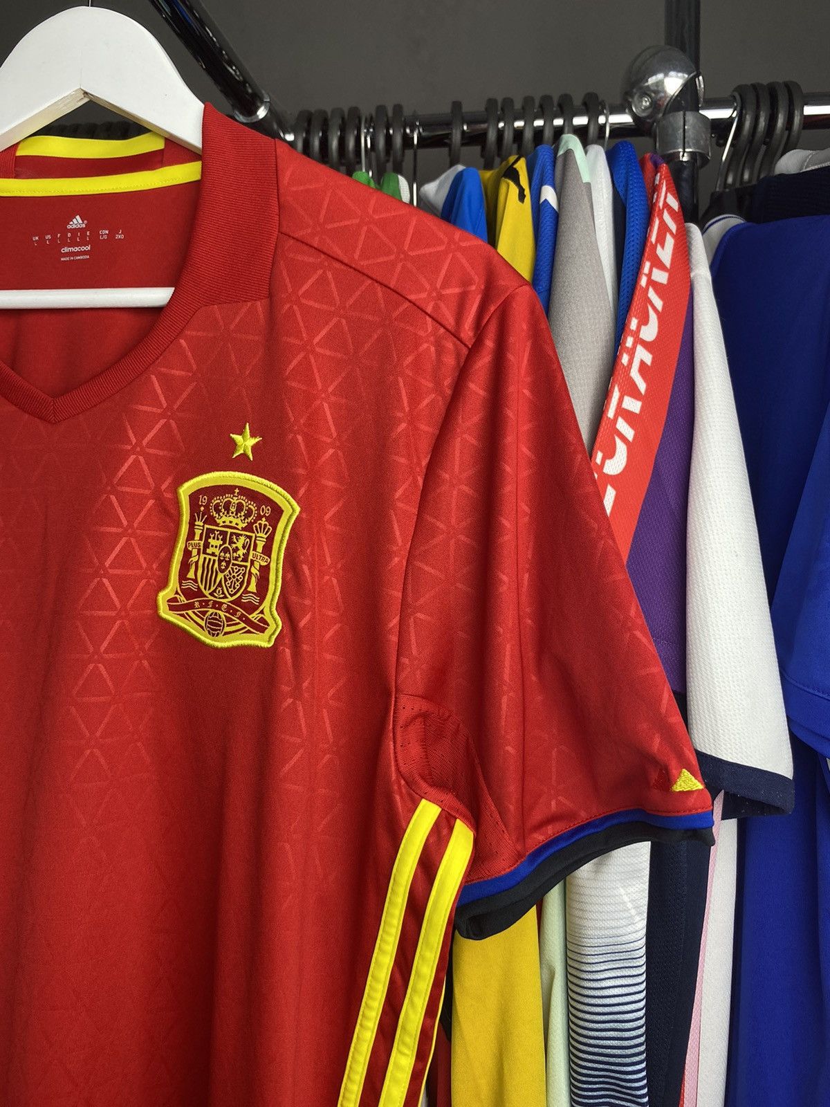 Adidas 2016/17 ADIDAS SPAIN HOME SOCCER FOOTBALL JERSEY SHIRT Size US L / EU 52-54 / 3 - 4 Thumbnail