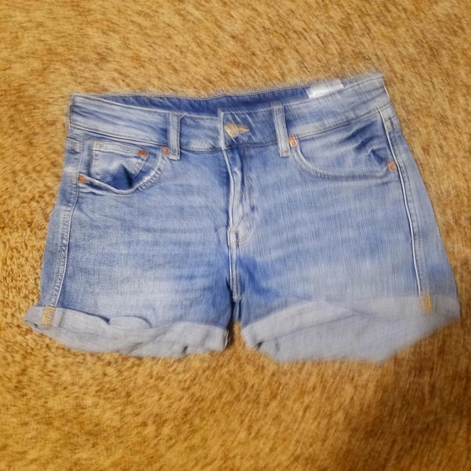 H&M H&M Relaxed Denim Shorts Size 28 Size 28" / US 6 / IT 42 - 1 Thumbnail