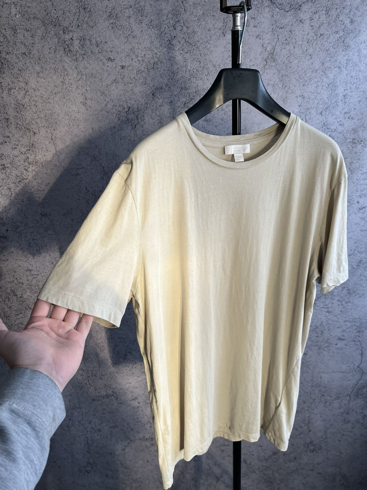 Cos Mens Cos T-Shirt Cotton Beige Tee size M Basic Casual Size US M / EU 48-50 / 2 - 3 Thumbnail