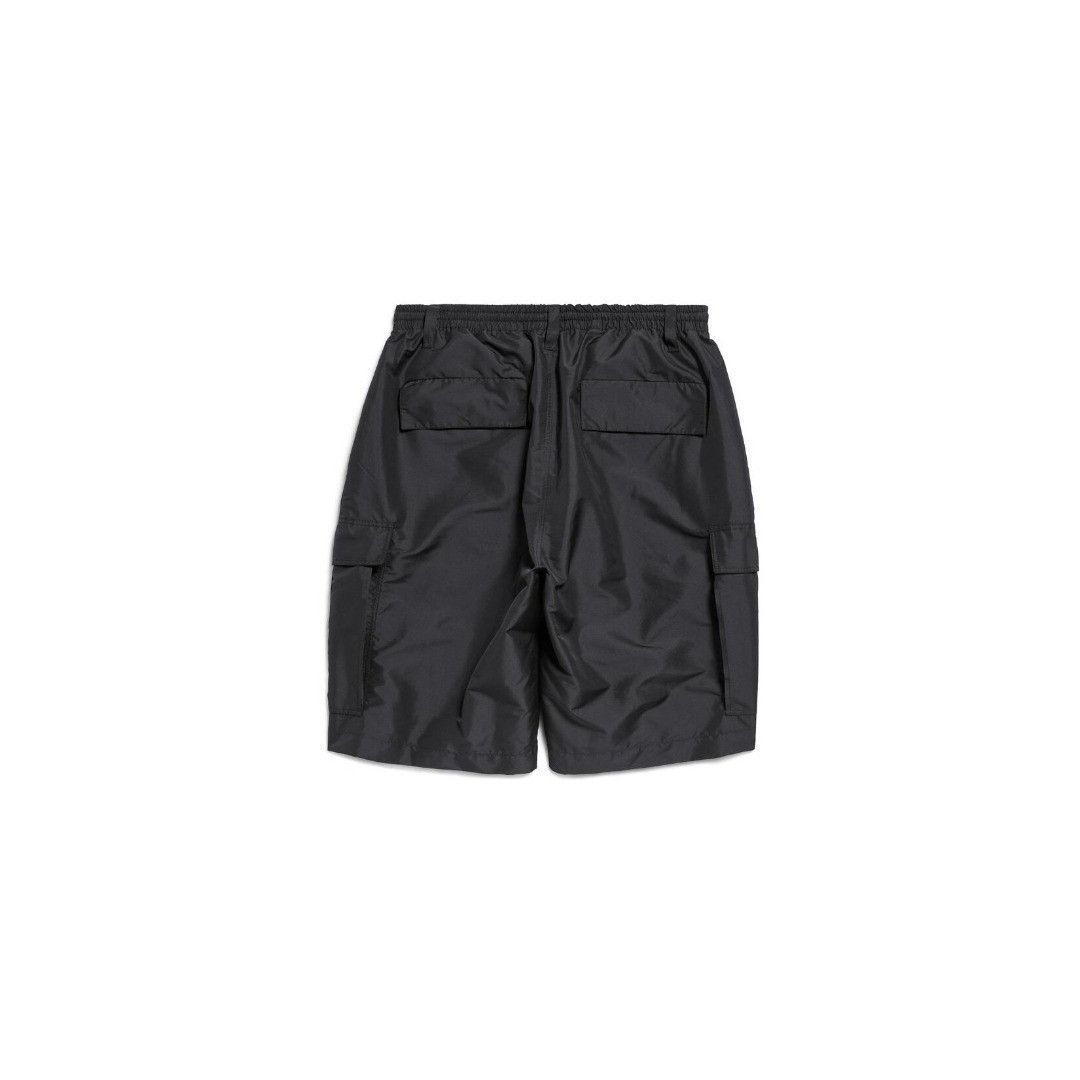 Balenciaga o1s1wg110526 Cargo Shorts in Black Size US 34 / EU 50 - 2 Thumbnail