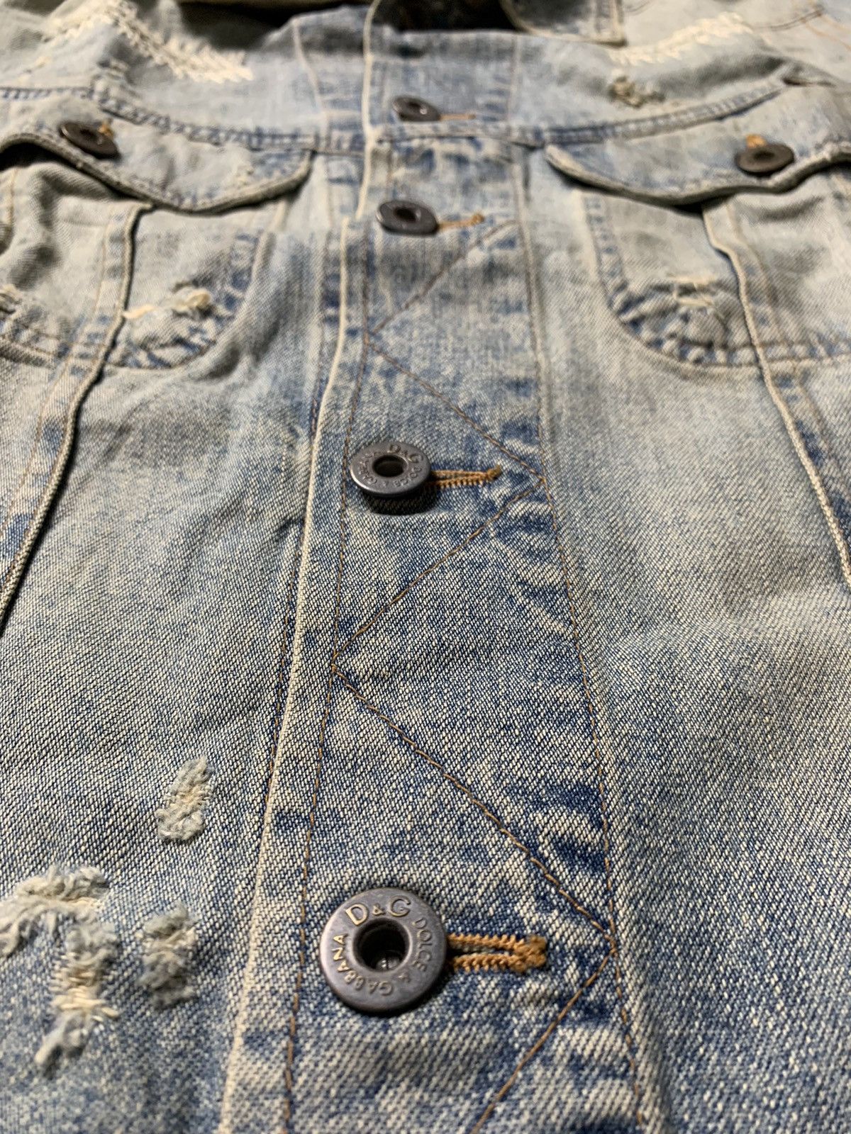 Dolce & Gabbana × Vintage Vintage Dolce & Gabbana Distressed Denim Jacket Size US S / EU 44-46 / 1 - 6 Thumbnail