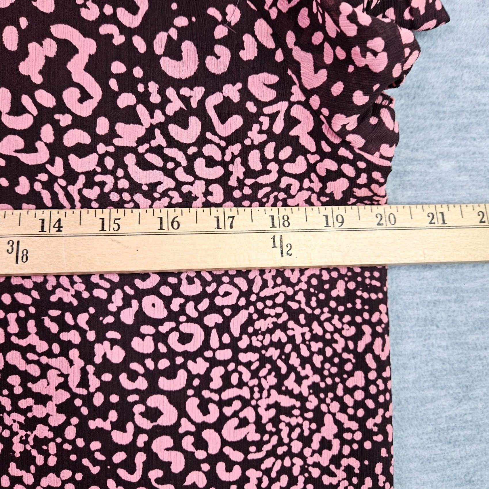 J.Crew J.CREW Women’s M Pink Black Leopard Print Short Sleeve Blouse Lightweight Top Shirt Adult M Multicolor Leopard Mens Womens Girls Size M / US 6-8 / IT 42-44 - 3 Thumbnail