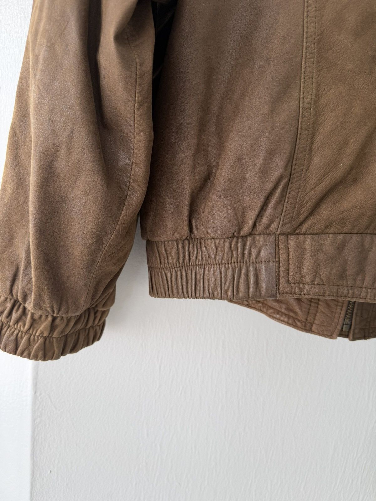 Adventure Bound Adventure Bound Men's Brown Leather Bomber Jacket Size L Size US L / EU 52-54 / 3 - 8 Thumbnail
