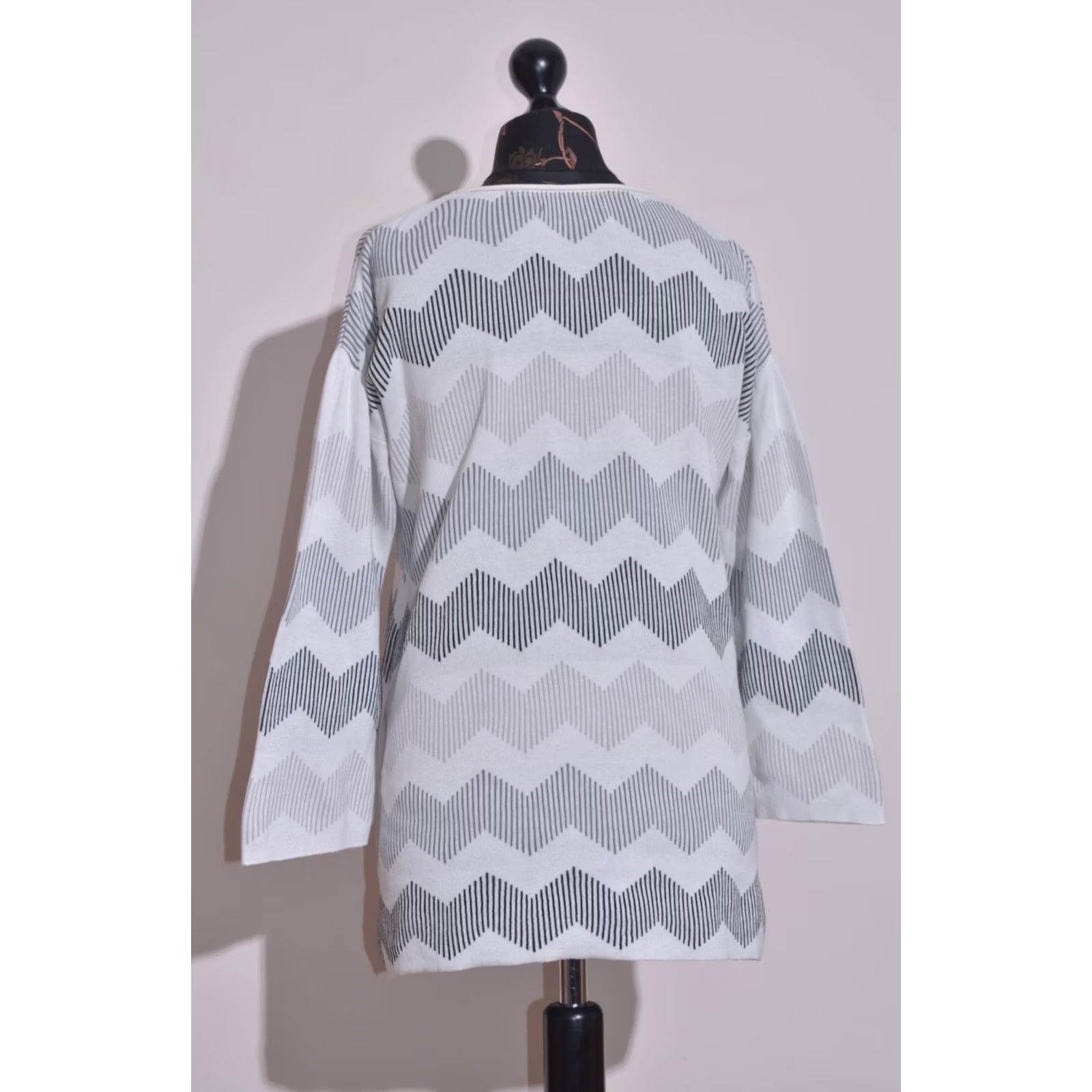 Vintage Gudrun Sjoden Gray White Chevron Stripe Knit Tunic Sweater Oversized Long S Women Knit Tunic Sweater Contemporary Casual Mens, Womens Size S / US 4 / IT 40 - 4 Thumbnail