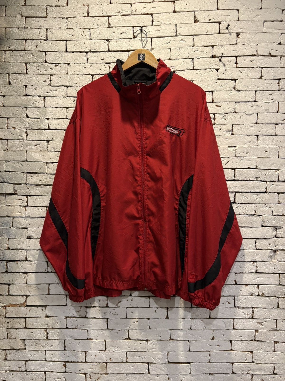 Starter Vintage Starter Wisconsin Badgers Windbreaker Jacket Size US XL / EU 56 / 4 - 1 Thumbnail