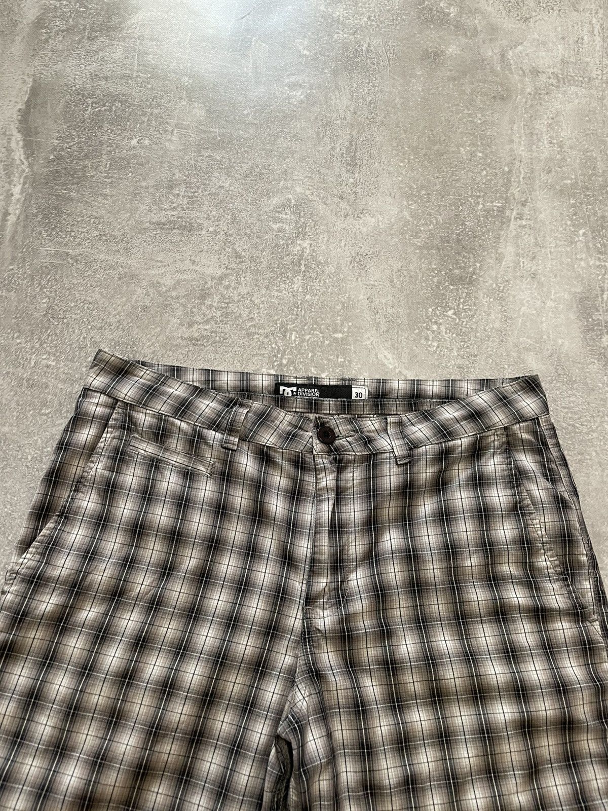 DC × Vintage Vintage DC Shoes Skateboarding Checkered Shorts Size S Size US 30 / EU 46 - 2 Thumbnail