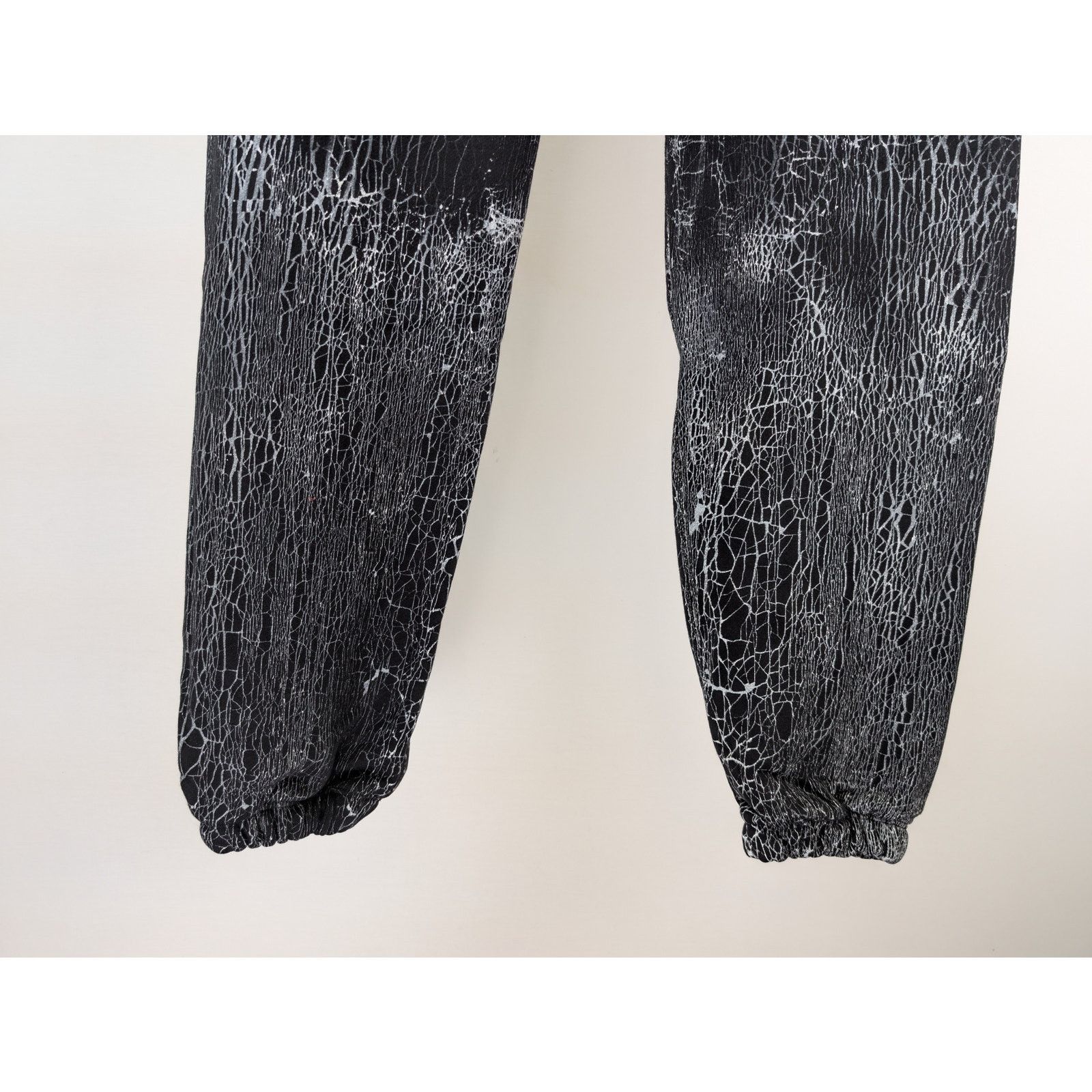 Amiri o1rshd1 Cracked Dye Logo Sweatpants / Joggers in Black Size US 30 / EU 46 - 13 Thumbnail
