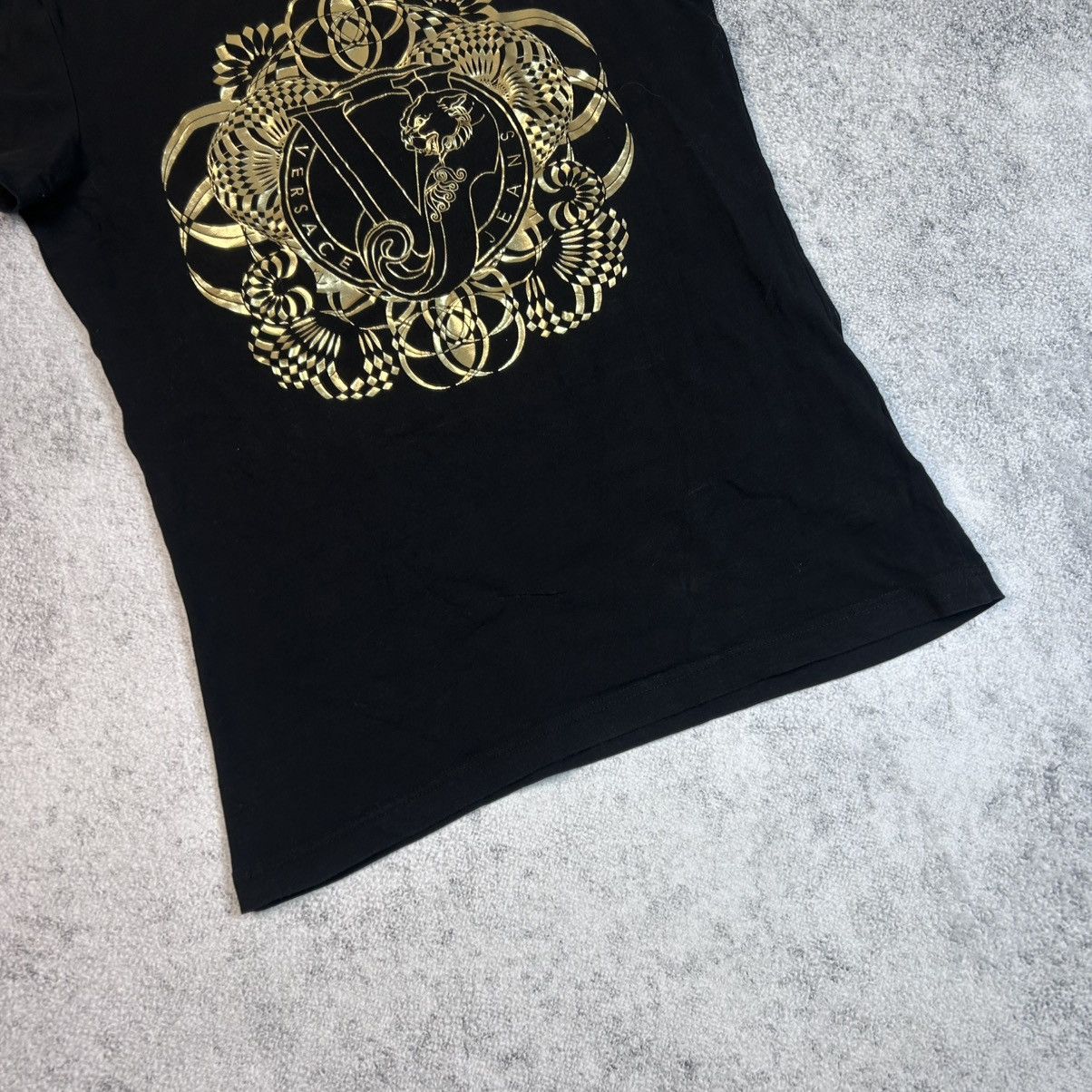 Versace Luxury Versace Jeans T-shirt Big Logo Gold Rare Size US M / EU 48-50 / 2 - 9 Thumbnail