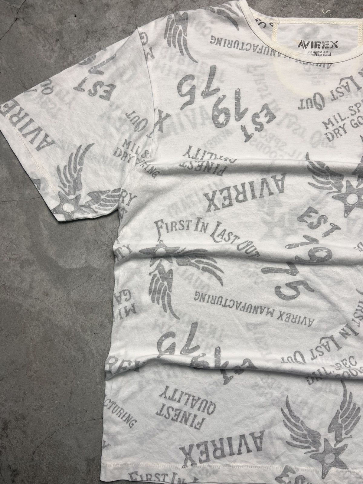 Vintage Vintage Avirex all-over print t-shirt Size US L / EU 52-54 / 3 - 6 Thumbnail