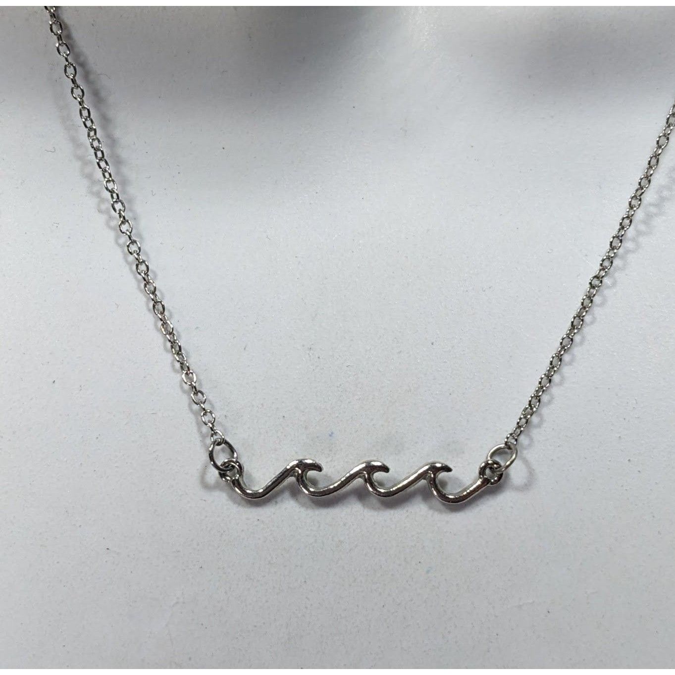Other Minimalist Beachy Summer Wave Silver Tone Necklace Size ONE SIZE - 1 Thumbnail