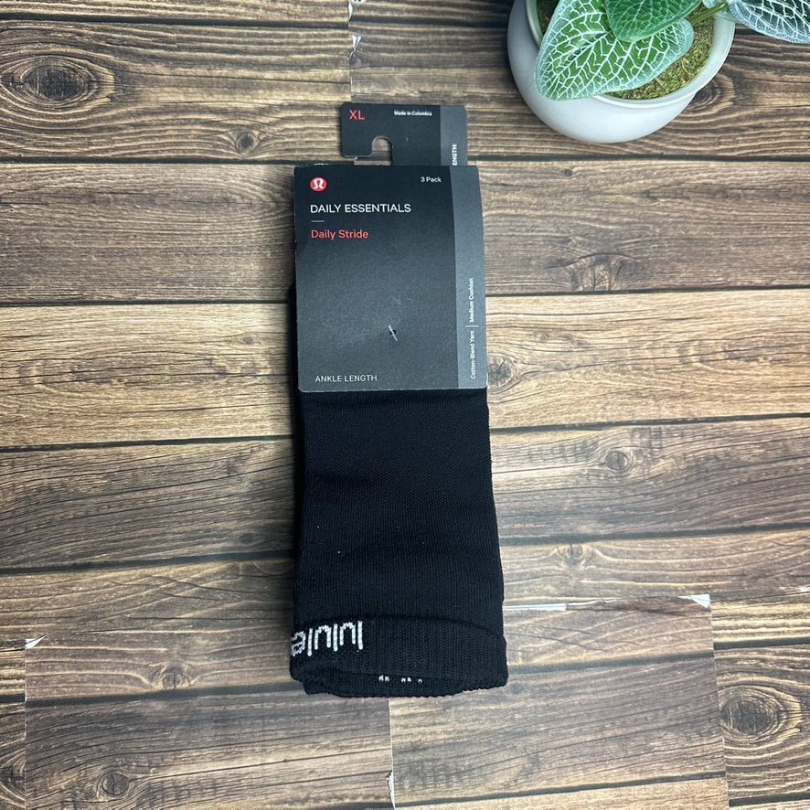 Lululemon Lululemon Men's Daily Stride Ankle Socks 3 Pack NWT Size XL Size ONE SIZE - 1 Thumbnail