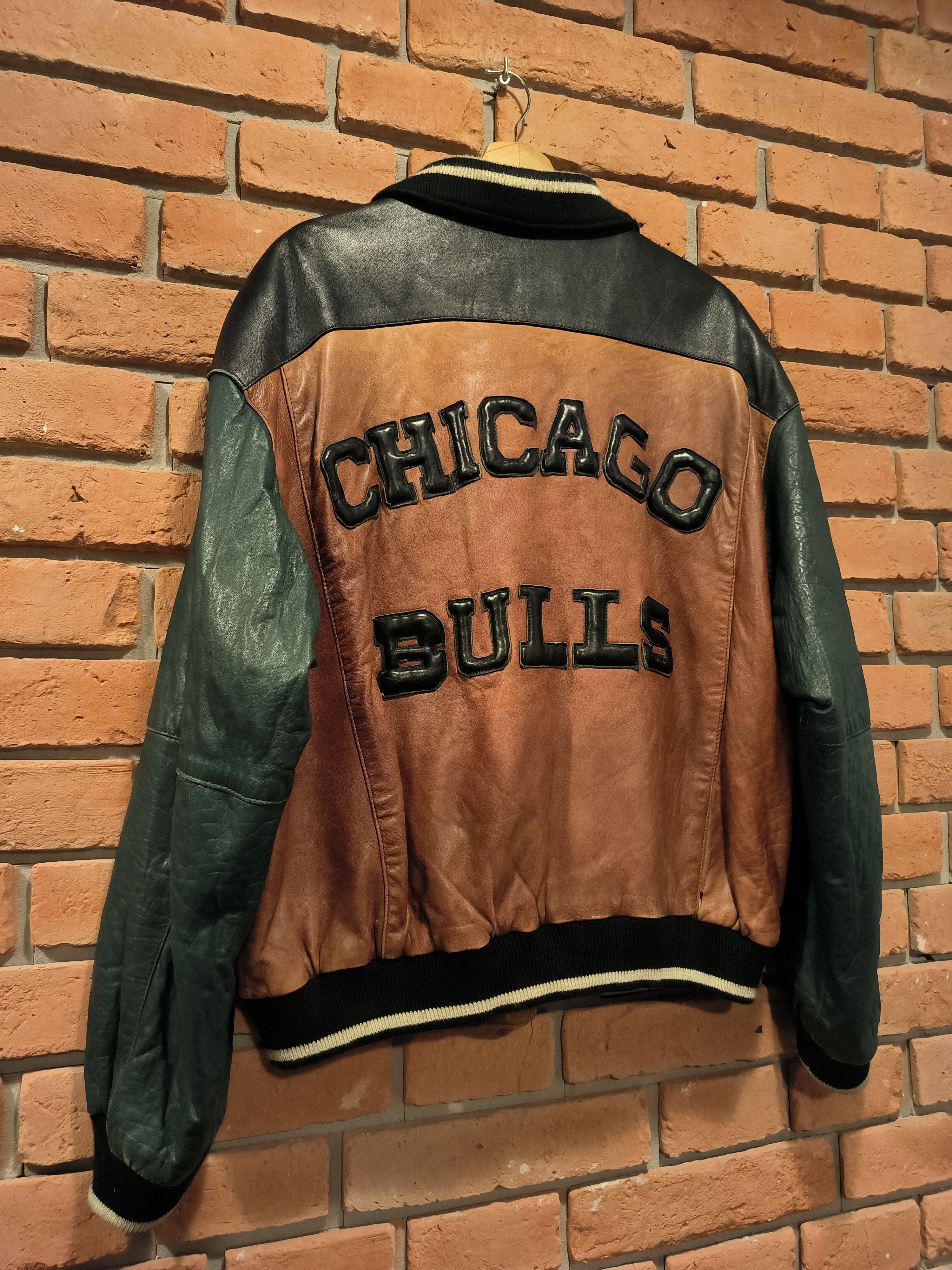 NBA × Vintage Vintage Chicago Bulls Leather Jacket Big Logo Brown Green Size US L / EU 52-54 / 3 - 7 Thumbnail