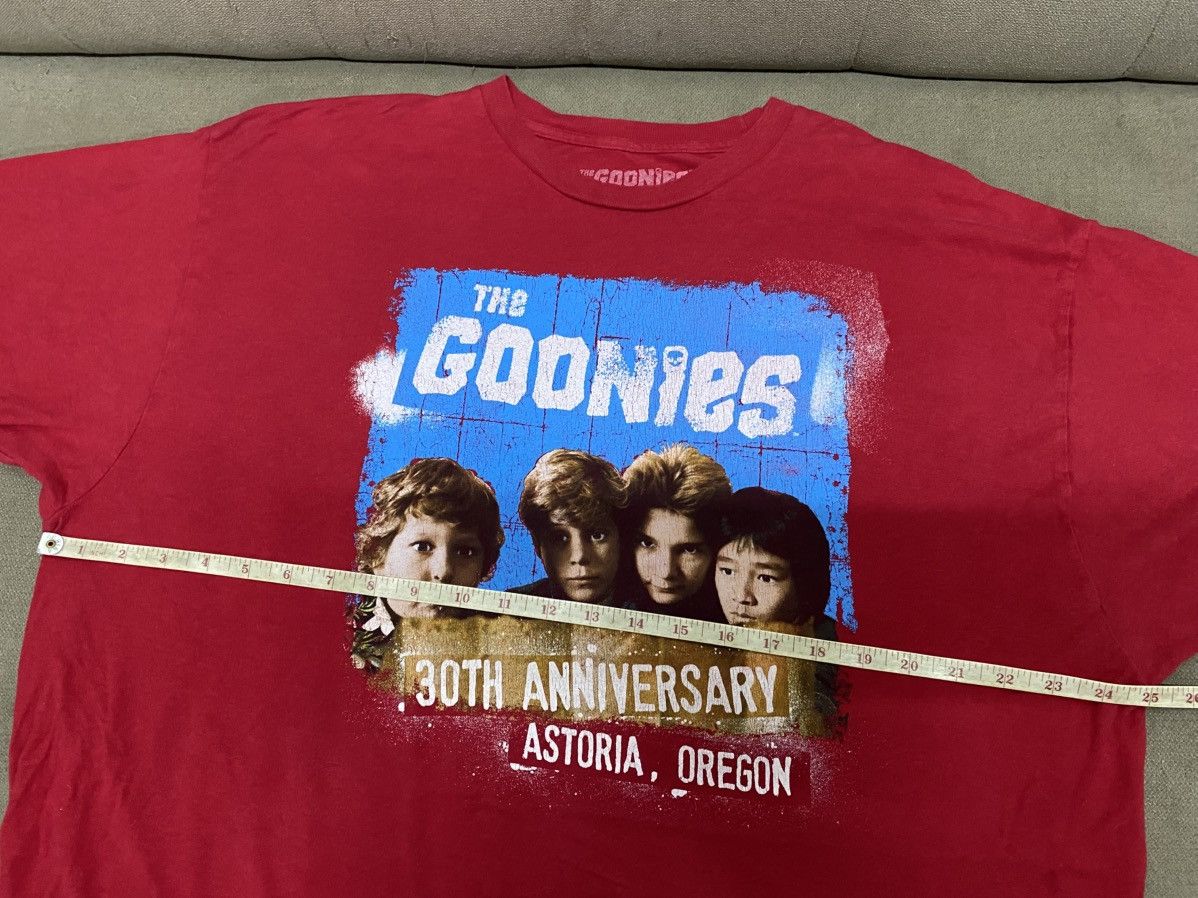 Warner Bros FILM THE GOONIES 30TH ANNIVERSARY Size US XL / EU 56 / 4 - 8 Thumbnail