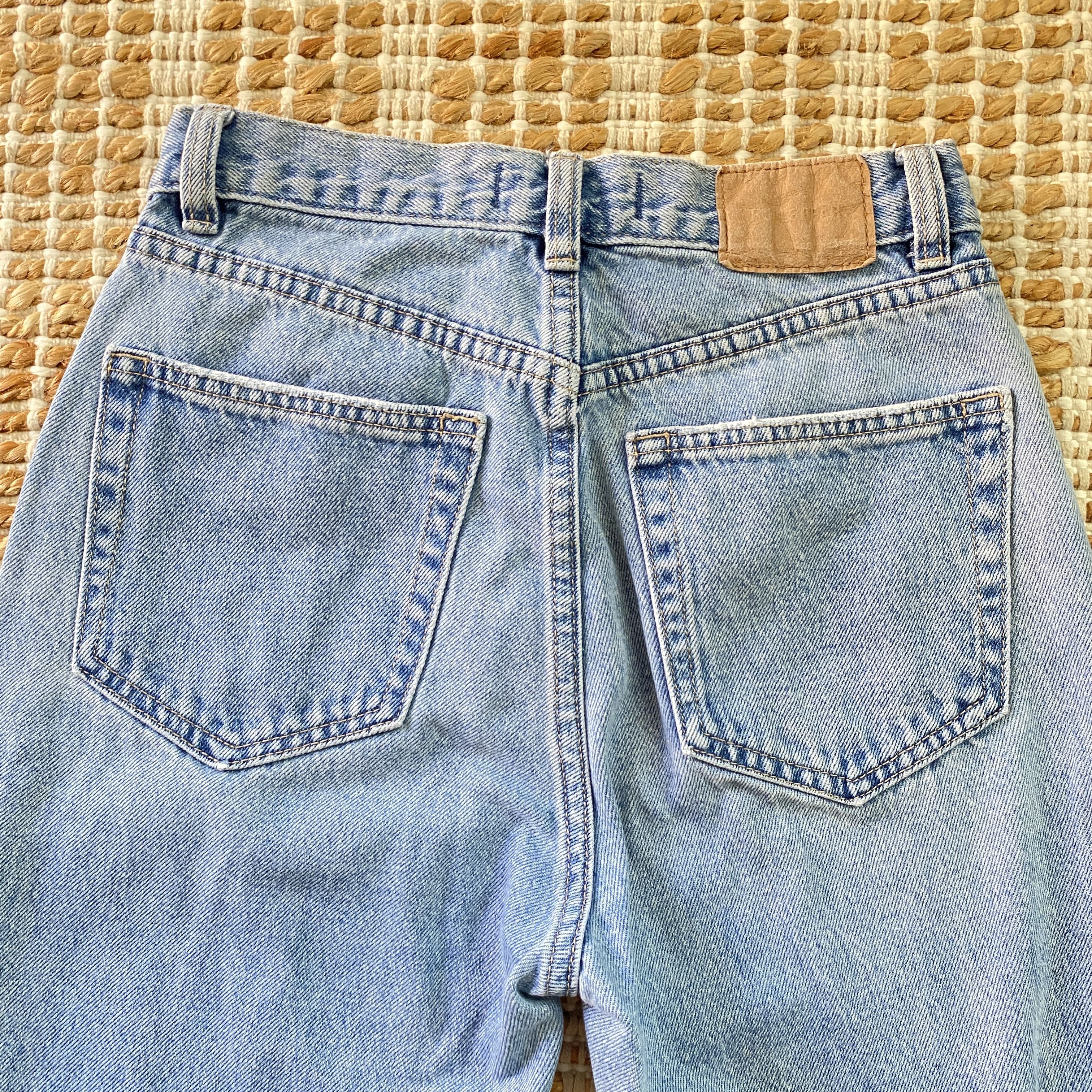 Bershka Bershka Medium Wash Mid-Rise Jeans US 2 | Tapered Ankle Size 26" / US 2 / IT 38 - 4 Thumbnail