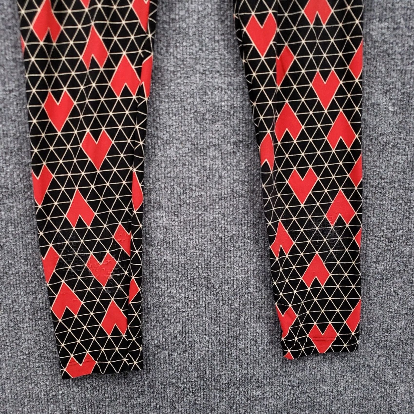 Vintage LuLaRoe Leggings Womens One Size Black Geometric Pull On Jegging Mid Rise Hearts Size 42" / US 20 - 6 Thumbnail