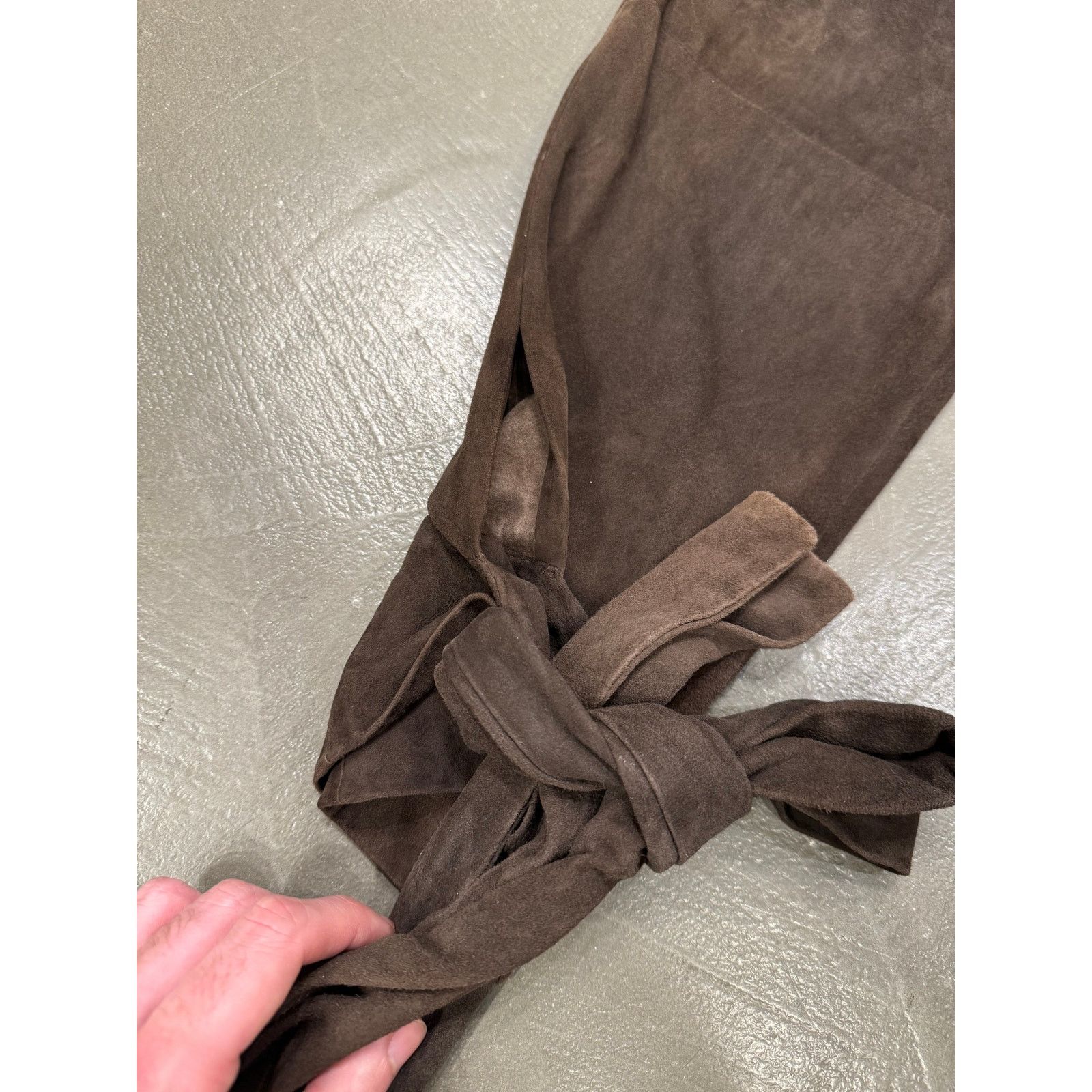 Yves Saint Laurent F/W2002 Yves Saint Laurent by Tom Ford bow tie Size 27" / US 4 / IT 40 - 13 Thumbnail
