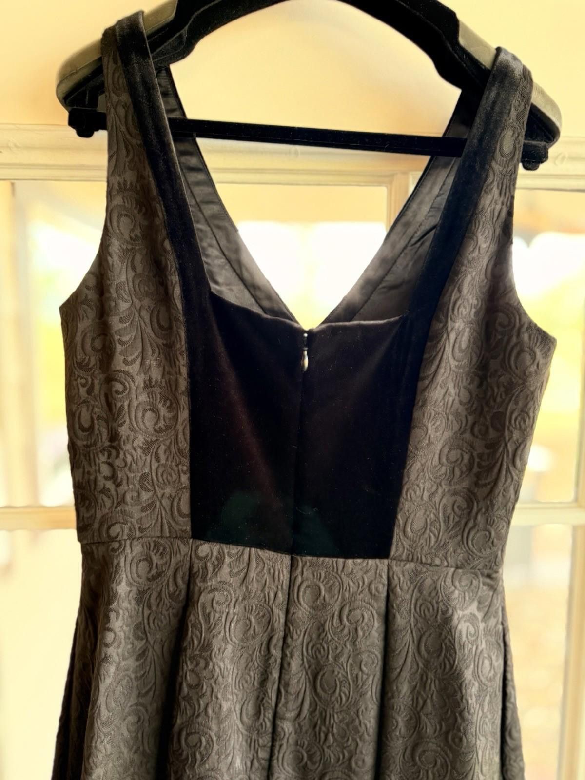 Other NWT WHBM Stunning Black Brocade Fit/Flare Dress w Velvet 4 Size S / US 4 / IT 40 - 10 Thumbnail