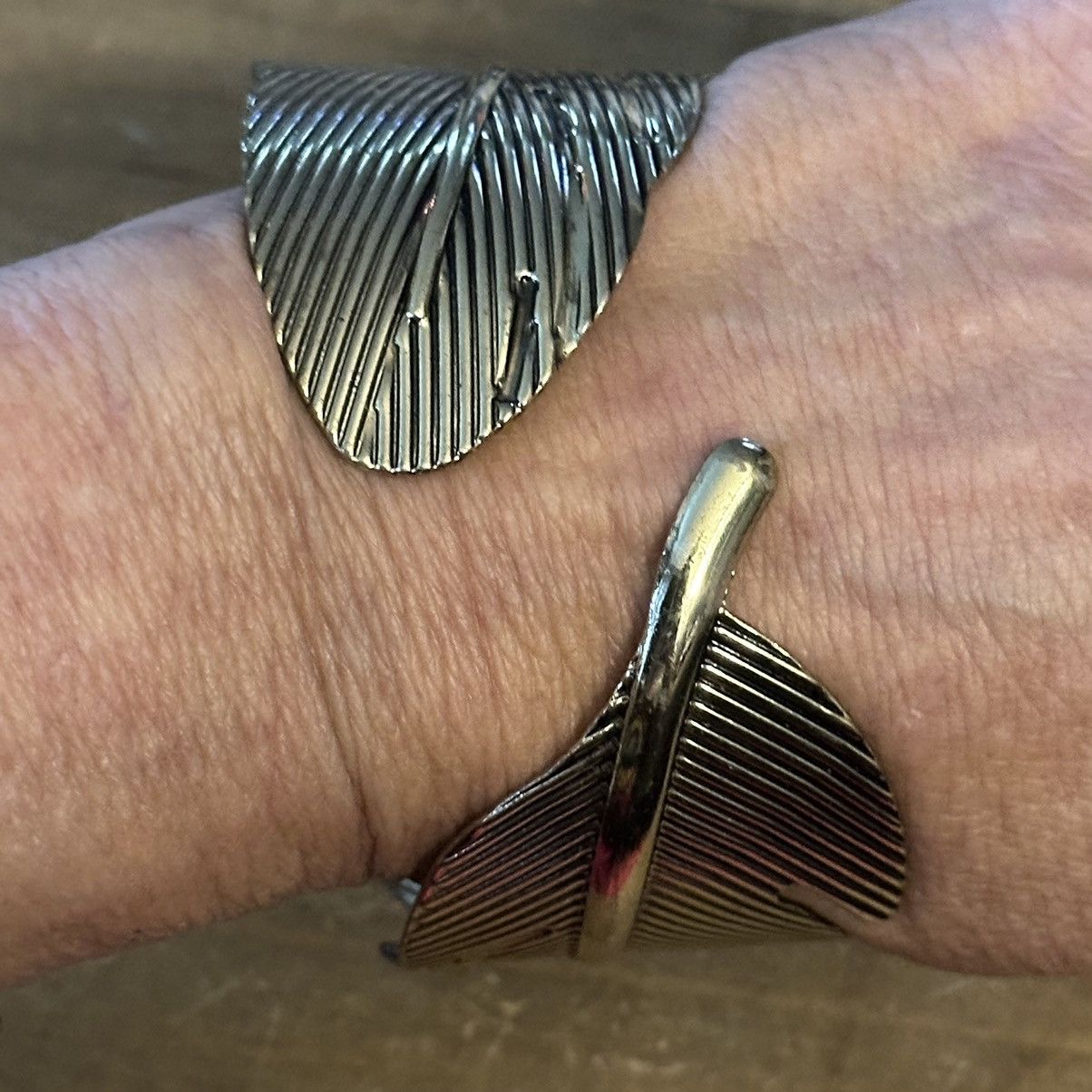 Vintage Vintage wrap around feather cuff bracelet Size ONE SIZE - 3 Thumbnail