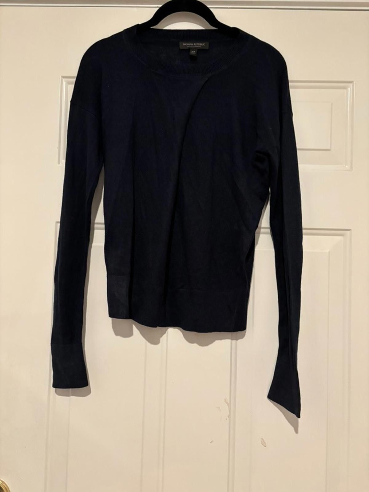 Banana Republic Womens V neck navy size XS Banana Republic sweater #379 Size XS / US 0-2 / IT 36-38 - 1 Thumbnail