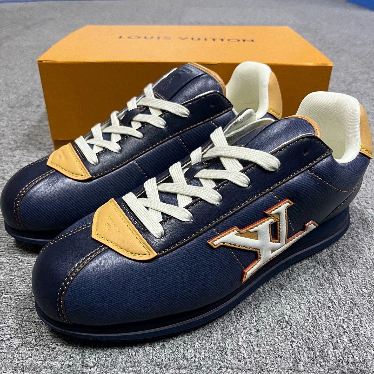 Louis Vuitton louis vuitton blue low-top casual shoes Size US 10 / EU 43 - 2 Thumbnail