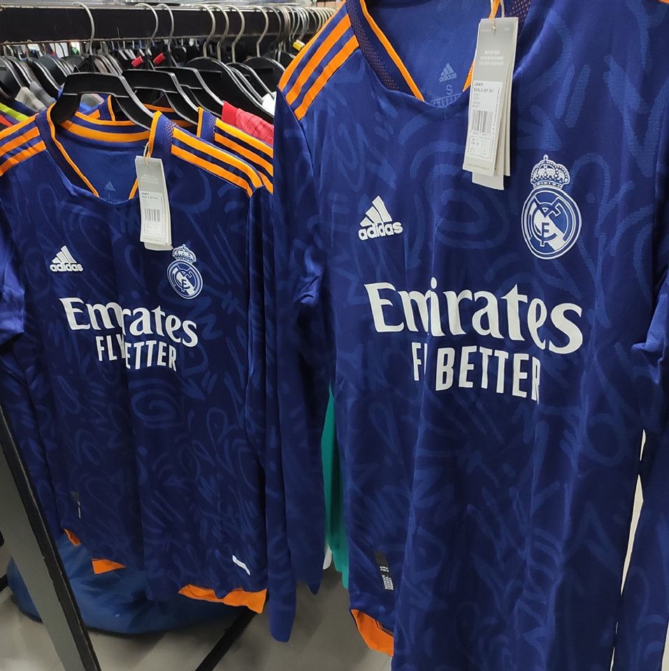 Adidas 𝐑𝐄𝐀𝐋 𝐌𝐀𝐃𝐑𝐈𝐃 21/22 𝐉𝐄𝐑𝐒𝐄𝐘 Size US M / EU 48-50 / 2 - 8 Thumbnail