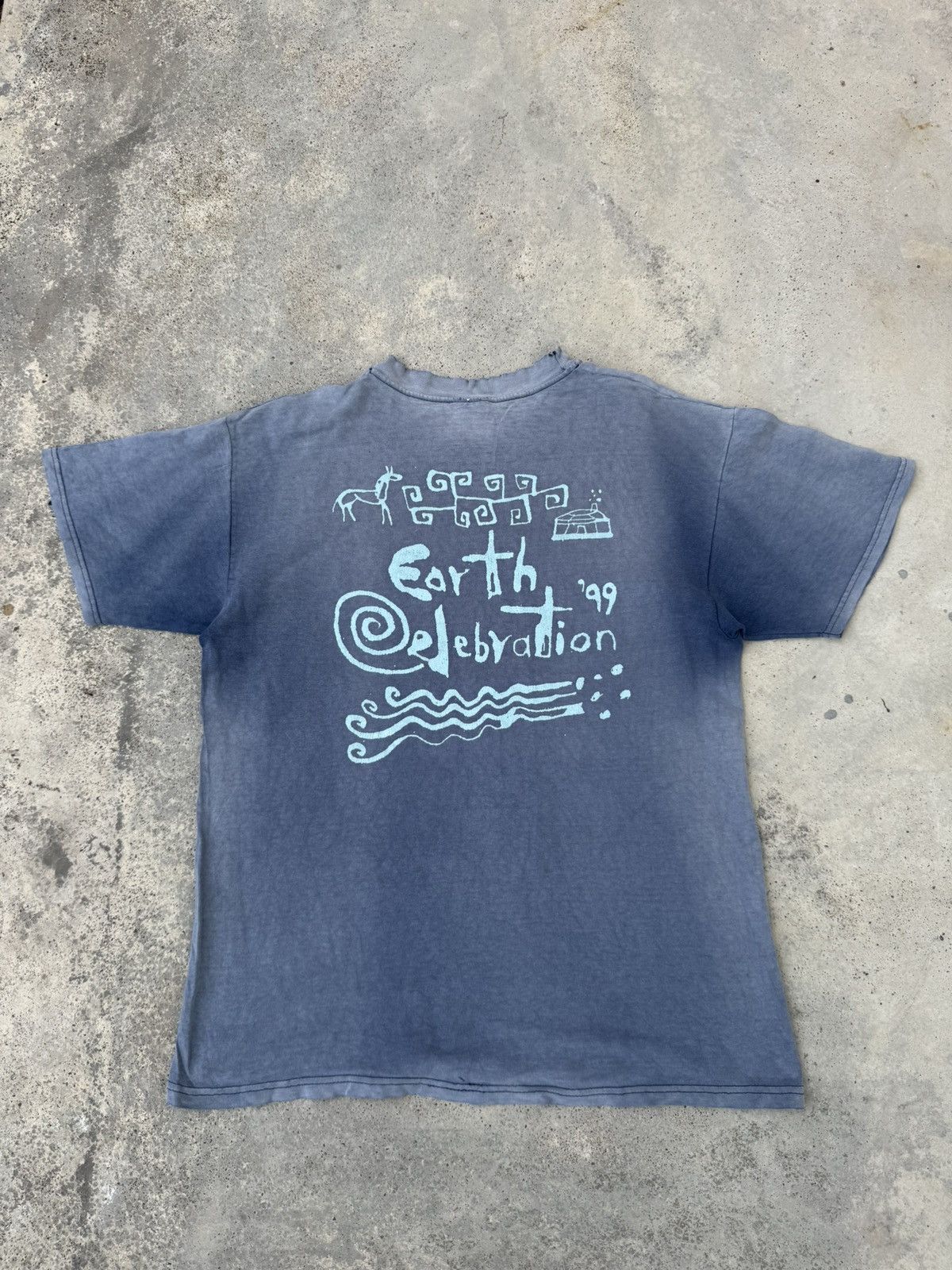 Vintage Distressed Sun Faded Save The Earth Celebration Tees Size US L / EU 52-54 / 3 - 1 Thumbnail