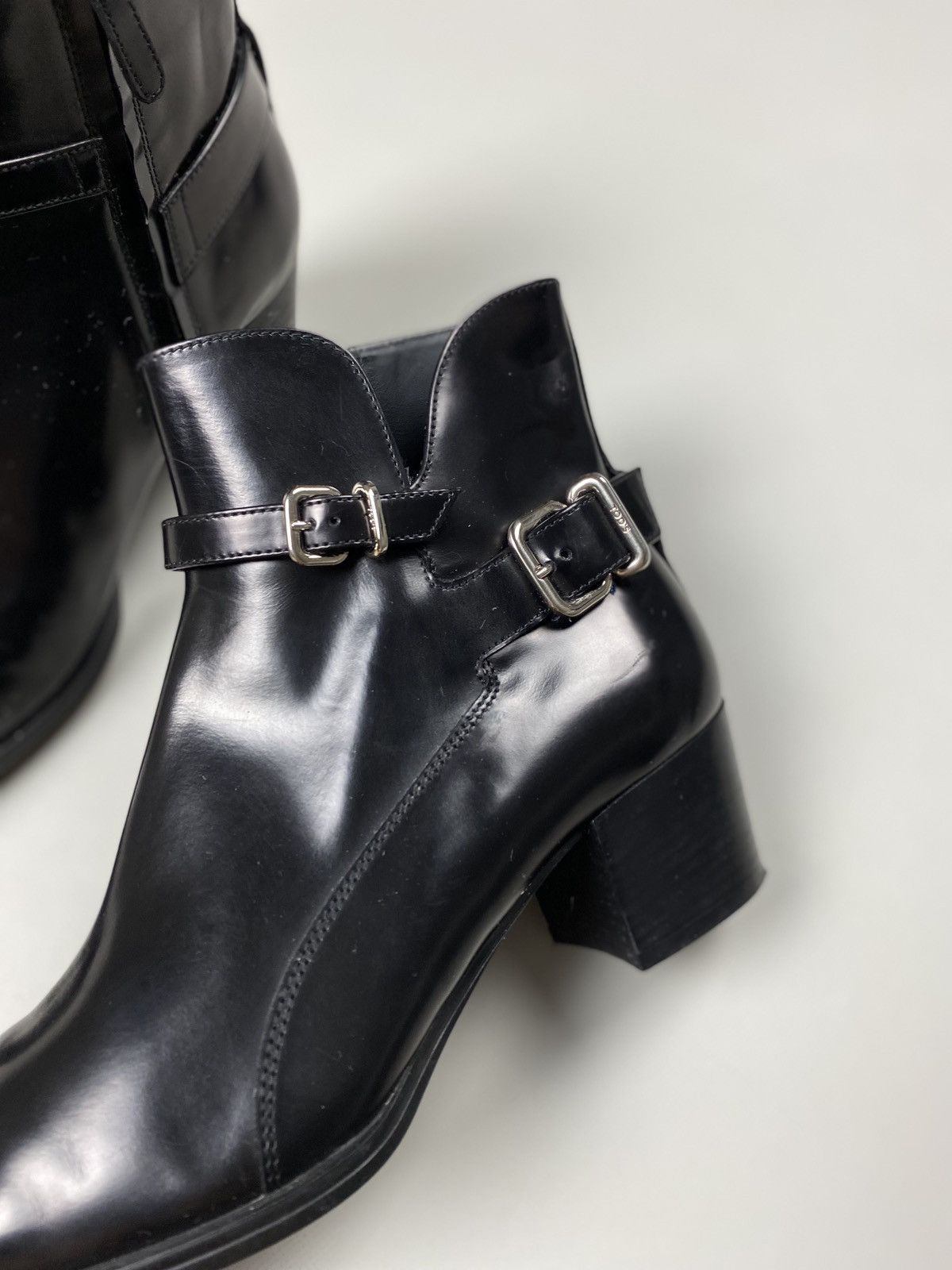Tod's Tods ladies leather heeled boots shoes size 39 Size US 9 / IT 39 - 11 Thumbnail