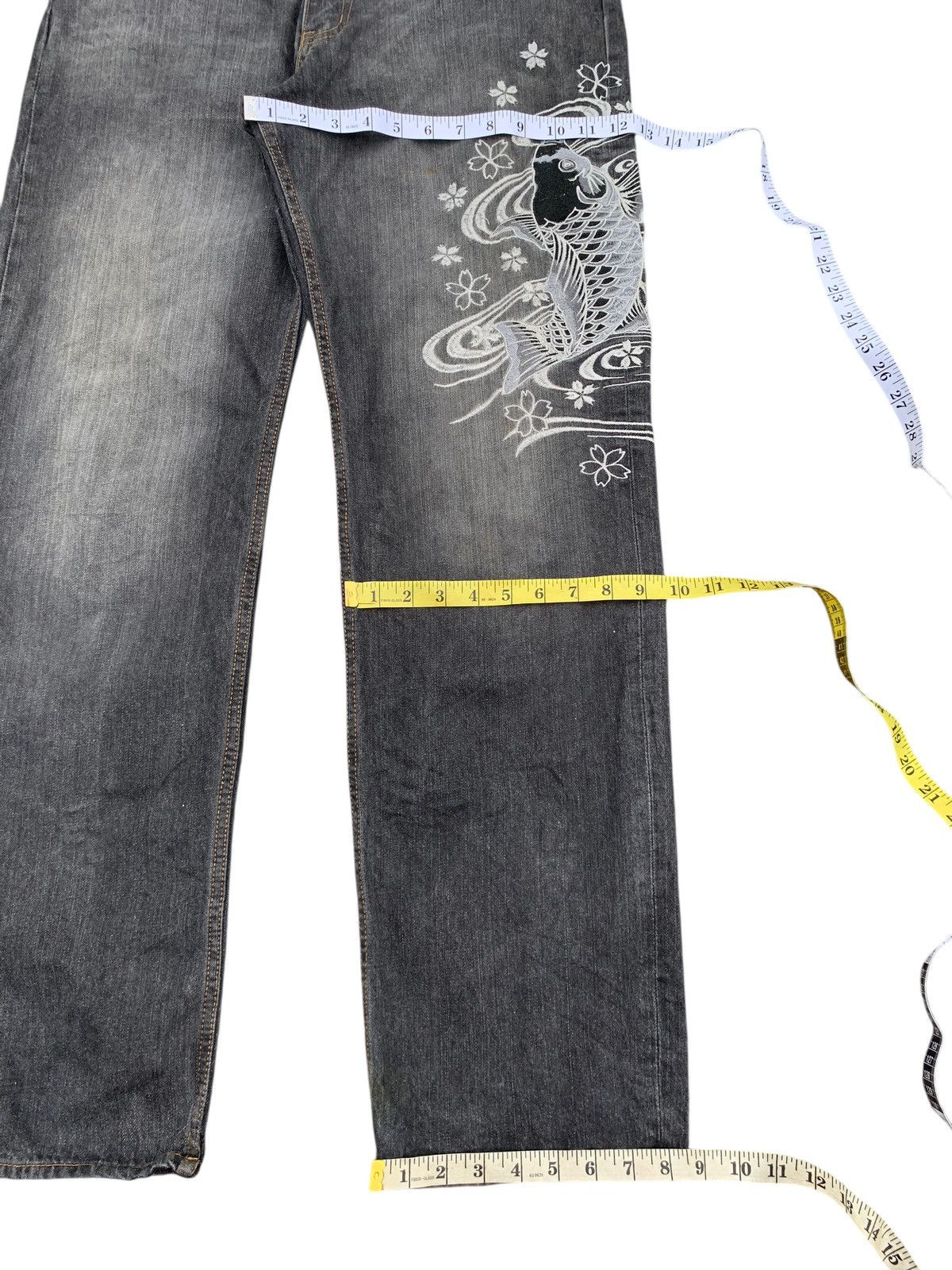 Distressed Sukajan jeans like karakuri tamashi Sukajan.