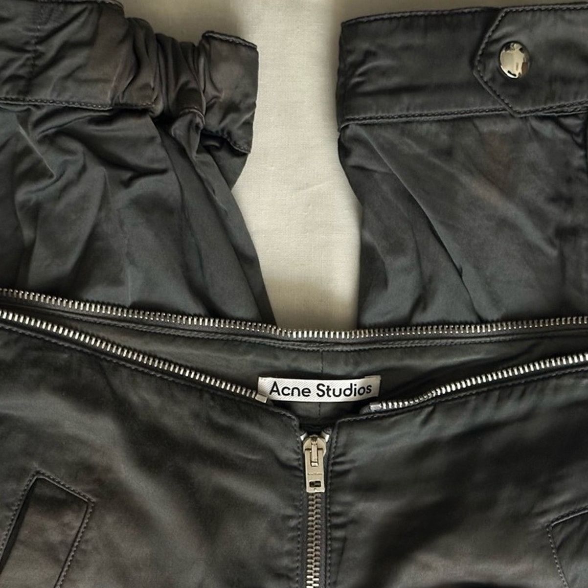 Percilia Shiny Cargo Trouser size EU 32 Dusty Grey Zippers