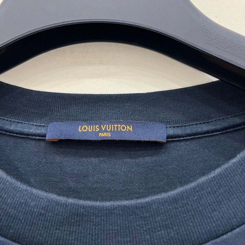 Louis Vuitton Louis Vuitton Dark Blue Logo Gradient Crew Neck Short Slee Size US XL / EU 56 / 4 - 4 Thumbnail