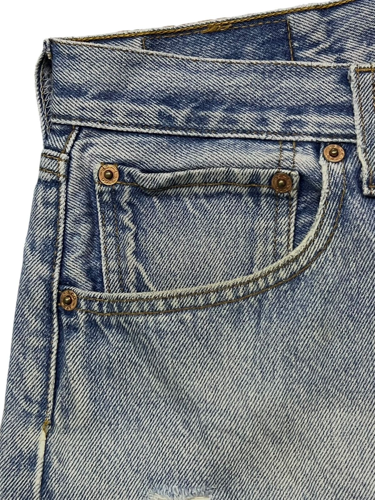 Levi's Vintage 00s Levi’s 501 - Faded Light Wash, Heavy Distressed Size US 30 / EU 46 - 8 Thumbnail