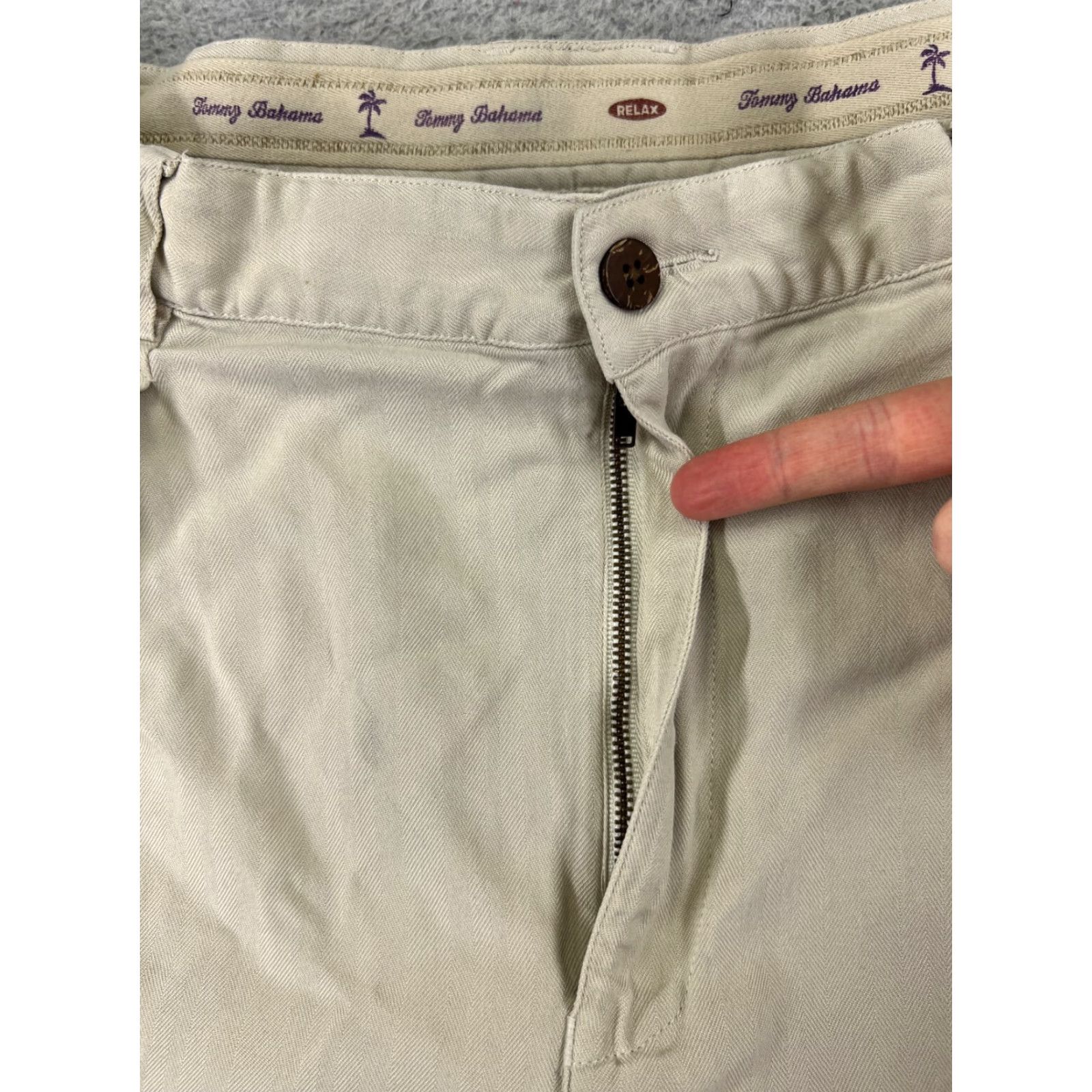 Tommy Bahama Tommy Bahama Shorts Men 35 Beige 100% Silk Pleated Golf Vacation Beach Resort Size US 34 / EU 50 - 6 Thumbnail