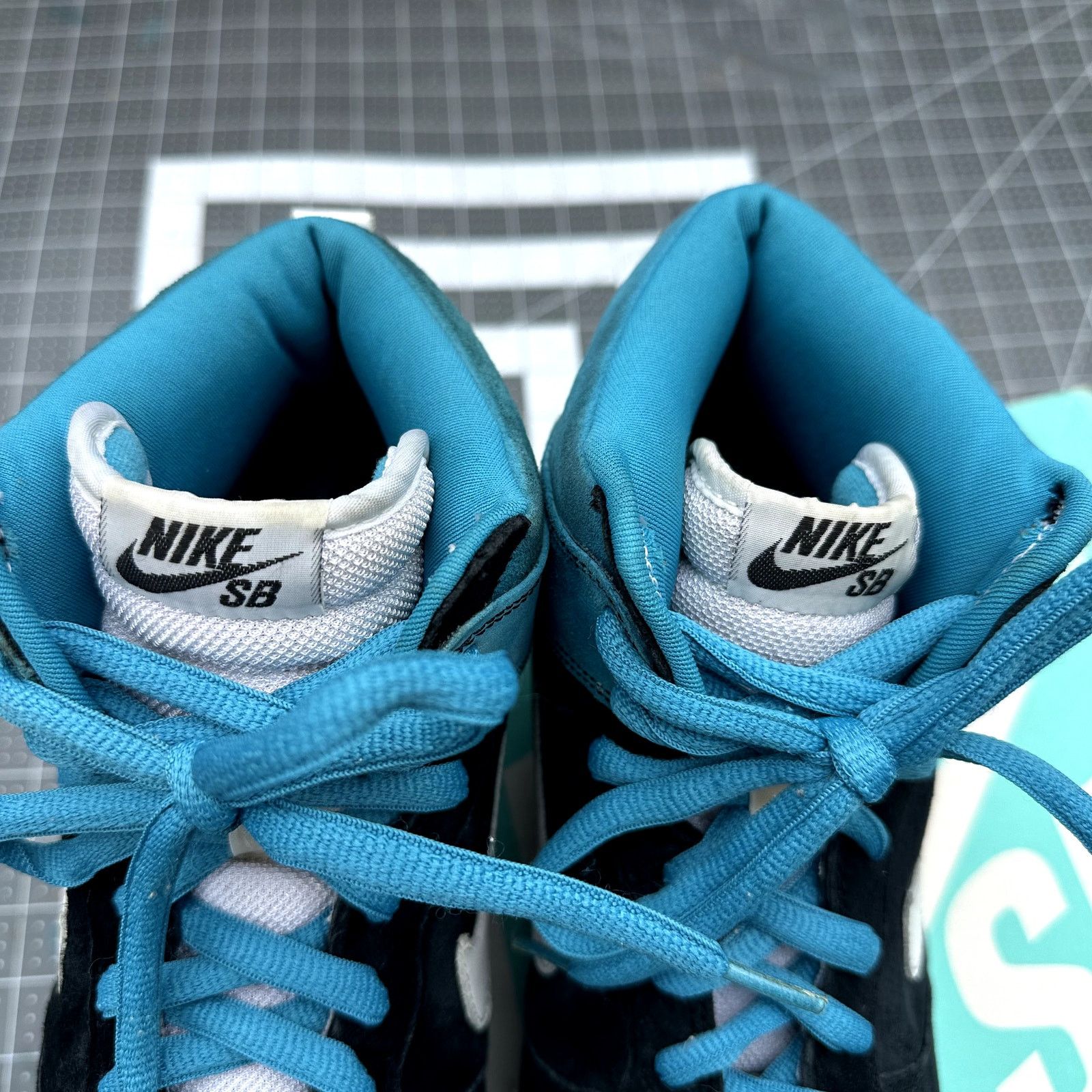 Nike SB Nike SB Dunk Low 'Send Help' Size US 11 / EU 44 - 10 Thumbnail