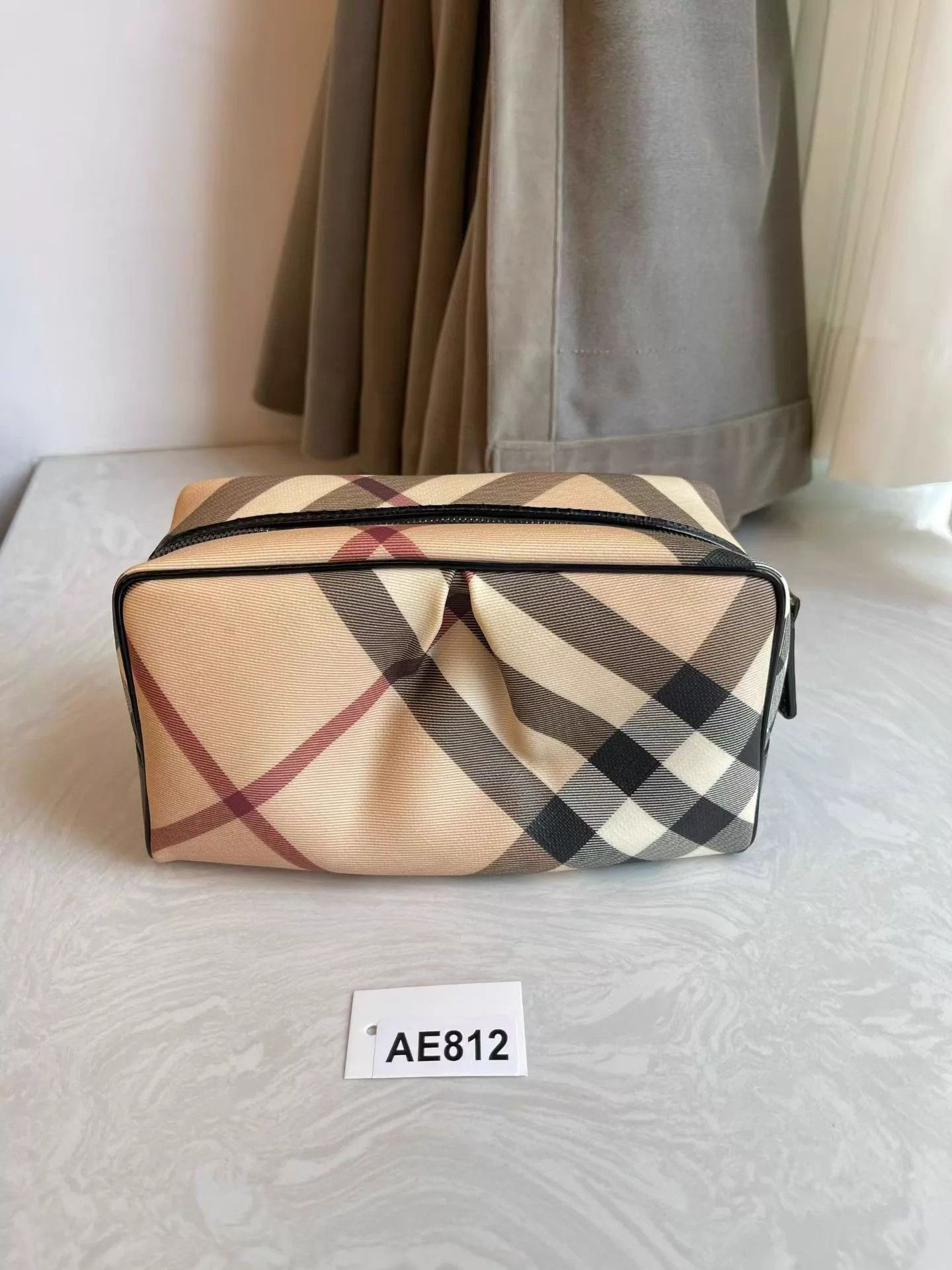 Burberry Burberry Check Toiletry Bag 21x11x9 Brand New AE812 Size ONE SIZE - 4 Thumbnail