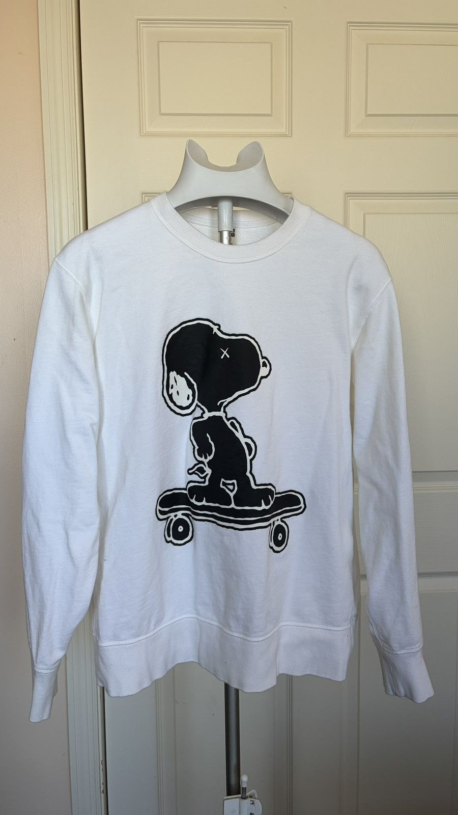 Kaws × Peanuts × Uniqlo Uniqlo UT x KAWS x Peanuts Snoopy Sweatshirt White L Size US L / EU 52-54 / 3 - 2 Thumbnail