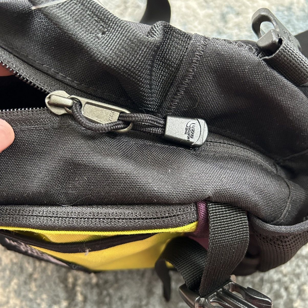 Supreme × The North Face FALL WiNTER 2018 TNF EXPEDiTiON WAiST BAG SULPHUR NYLON YKK Size ONE SIZE - 11 Thumbnail