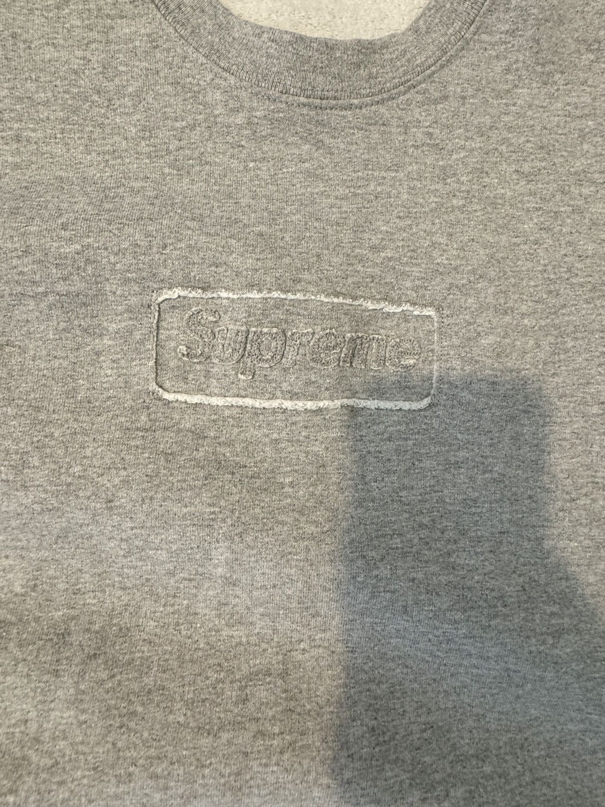 Supreme Supreme cutout logo crewneck Size US M / EU 48-50 / 2 - 2 Thumbnail