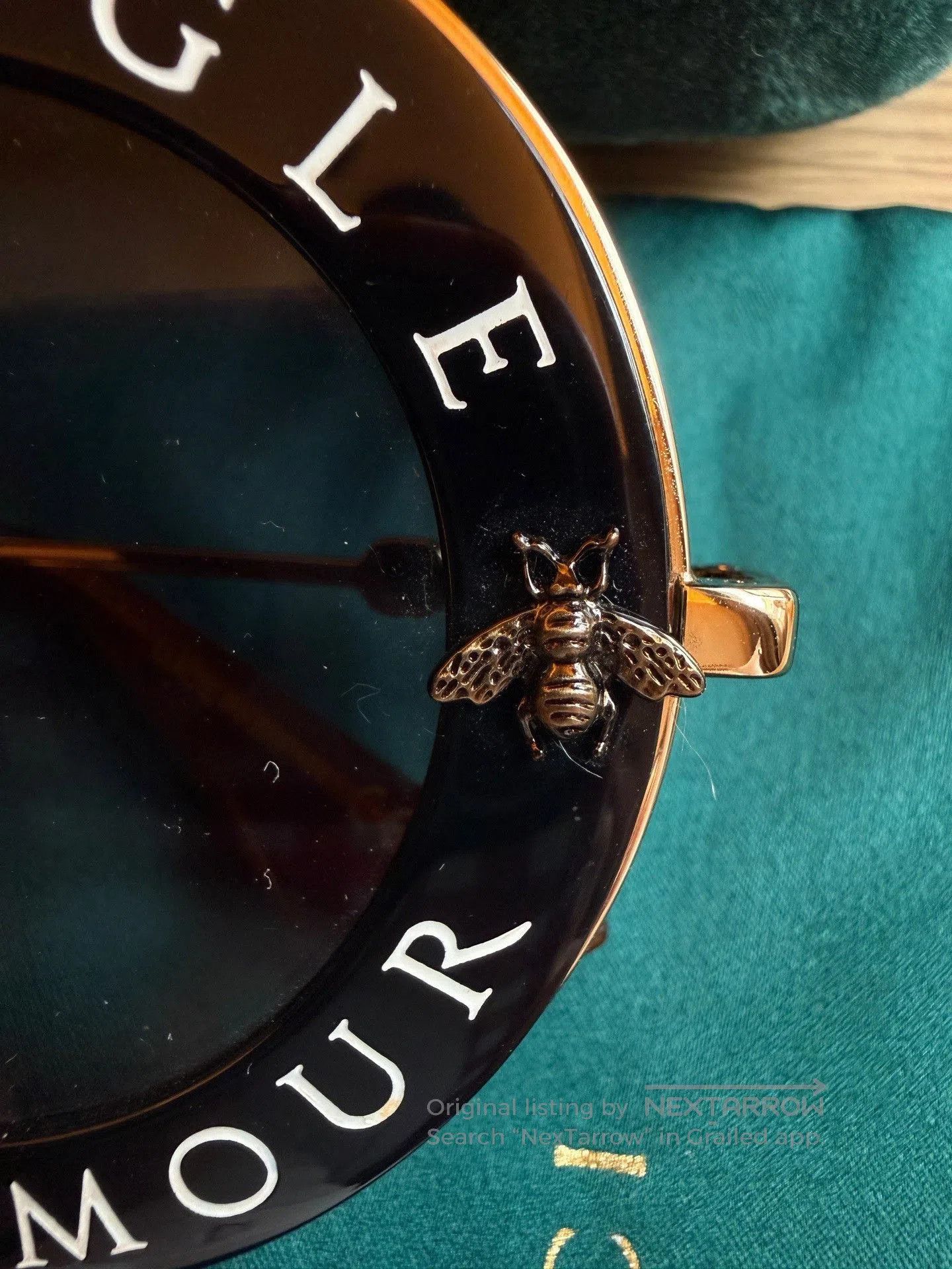 Gucci Gucci Round Frame Gold Bee Sunglasses. Size ONE SIZE - 7 Thumbnail