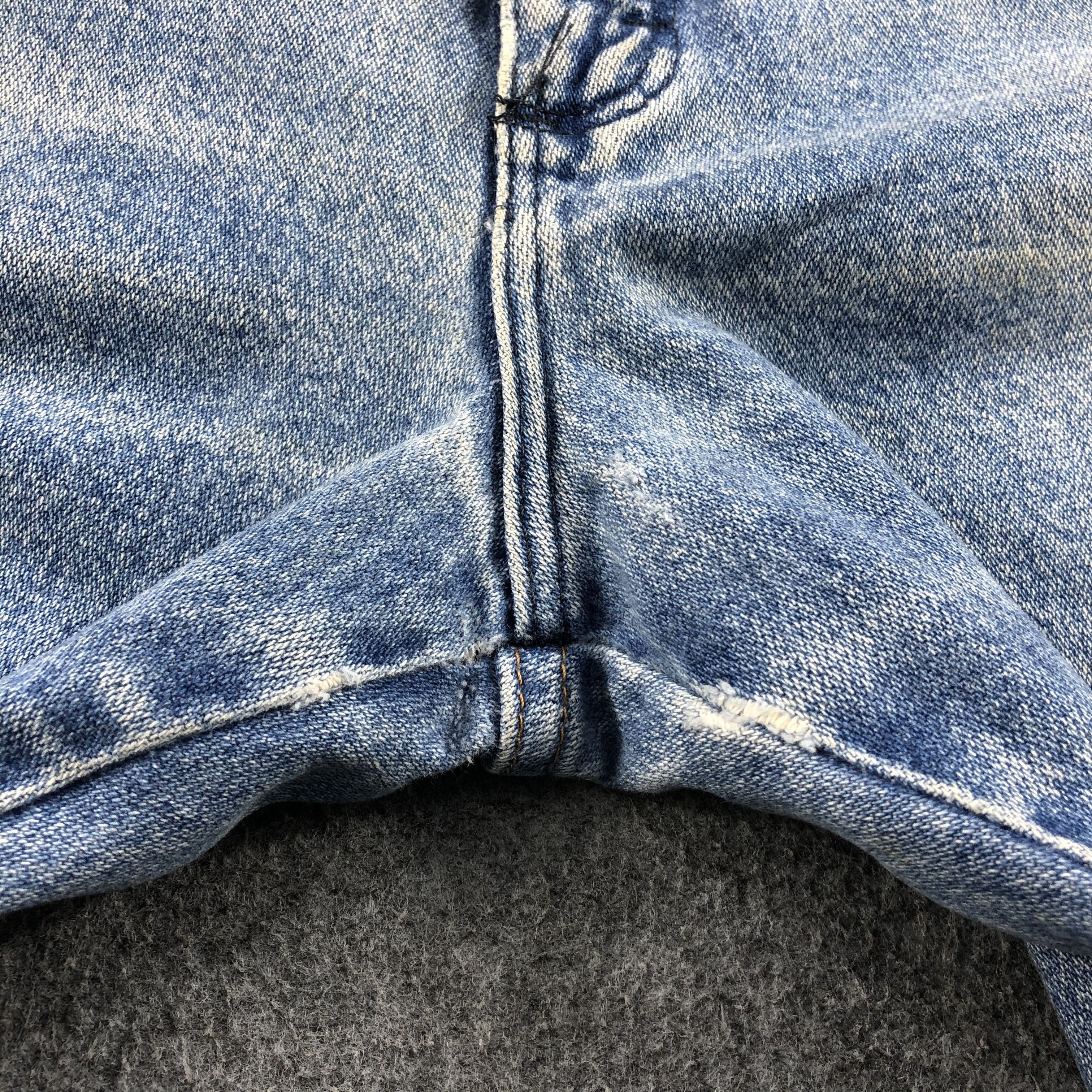 Vintage Vintage Blue Wash Wrangler Jeans-J1498 Size US 33 - 10 Thumbnail