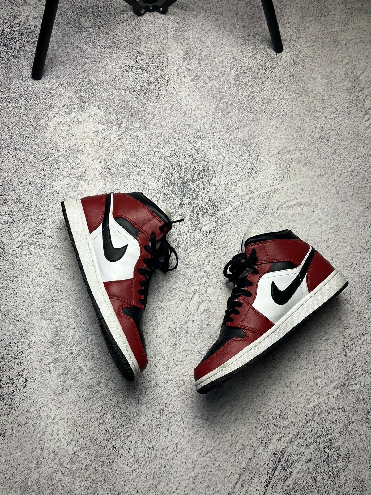 Jordan Brand Vintage Sneakers JORDAN 1 MID CHICAGO TOE Nike Size US 8.5 / EU 41-42 - 2 Thumbnail