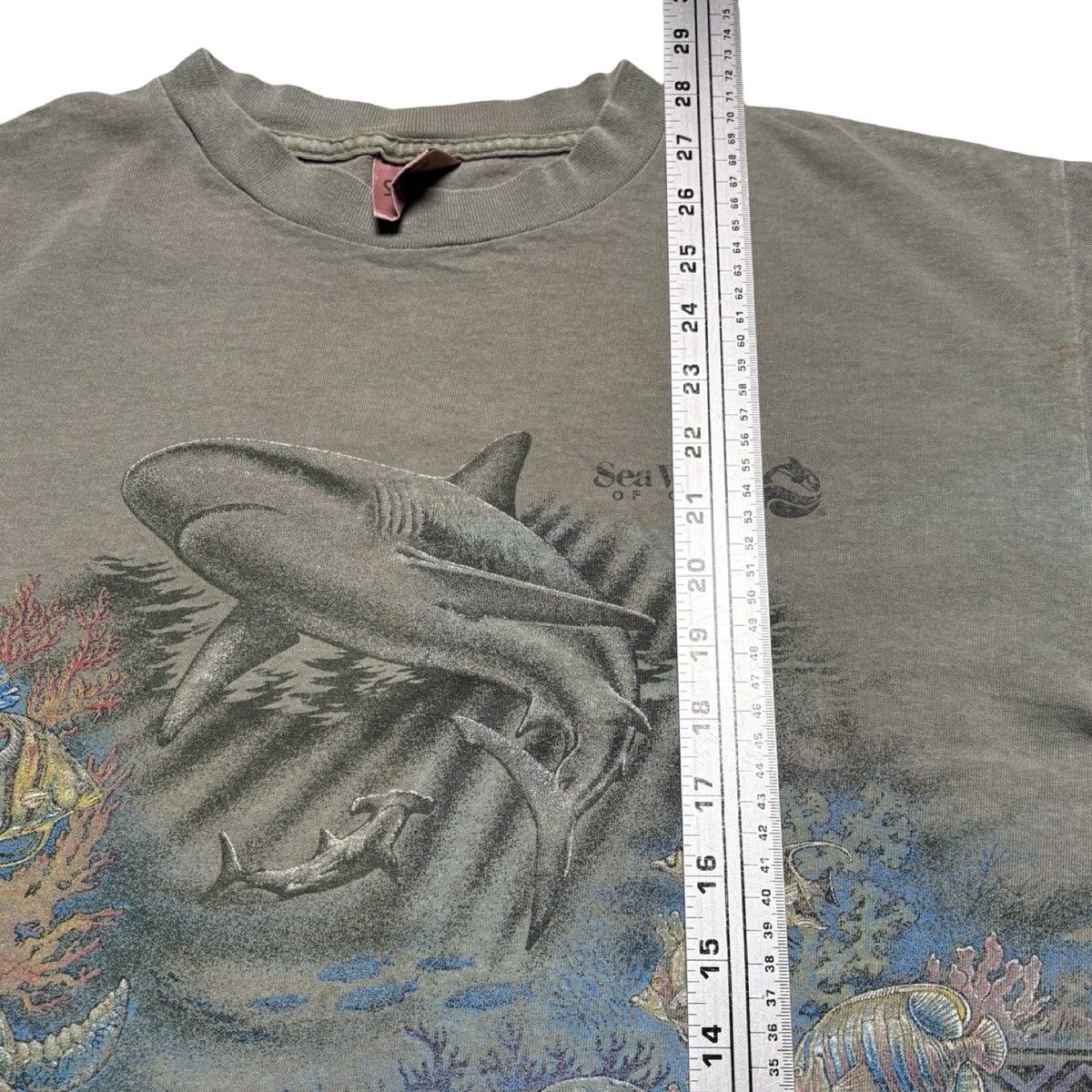 Other Vintage 90s Thrashed Seaworld Shark Wraparound T Shirt M Size US M / EU 48-50 / 2 - 5 Thumbnail