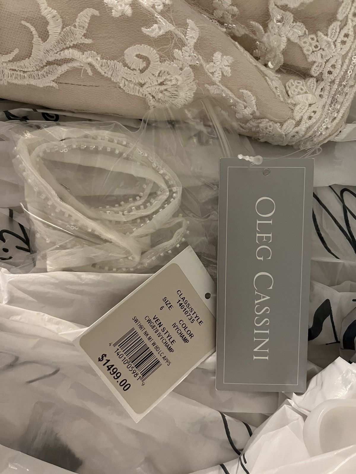 Oleg Cassini Beautiful Mermaid Wedding Dress Size M / US 6-8 / IT 42-44 - 8 Thumbnail