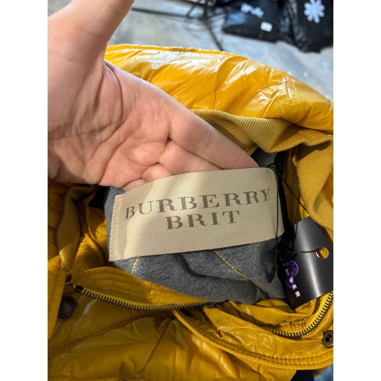 Burberry Burberry Light Jacket Yellow Used XL Size US XL / EU 56 / 4 - 2 Thumbnail
